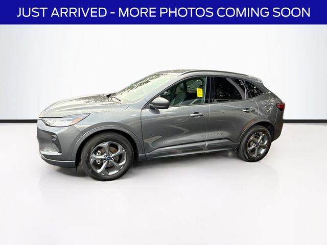 2023 Ford Escape ST-Line photo 4