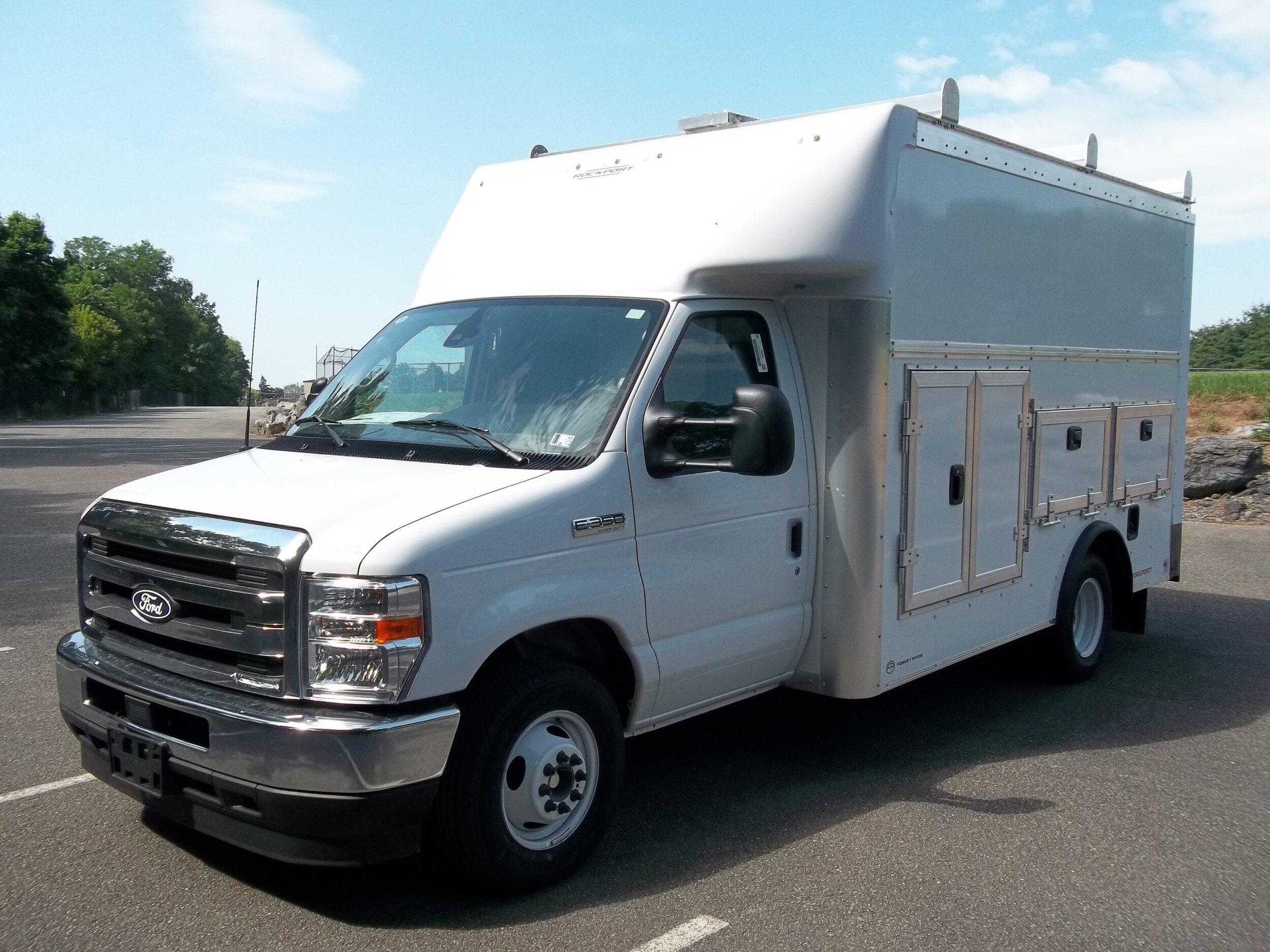 2026 Ford E-350 Base photo 3