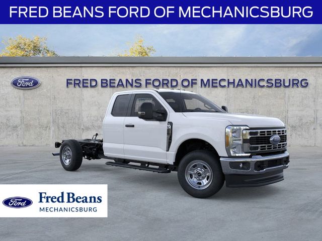 2025 Ford F-350 Super Duty Chassis Cab XL's photo