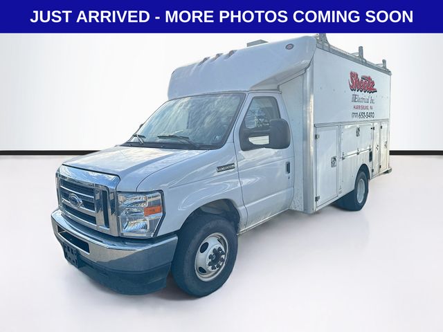2021 Ford E-350 photo 2