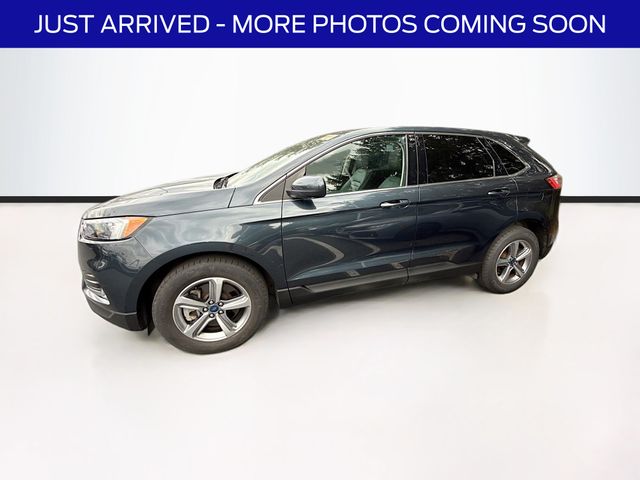 2022 Ford Edge SEL photo 2