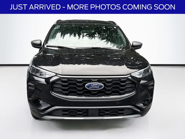 2023 Ford Escape ST-Line photo 2