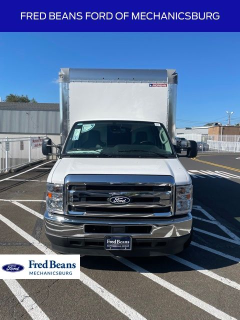 2026 Ford E-Series DRW E-450 Super Duty 176 in WB's photo