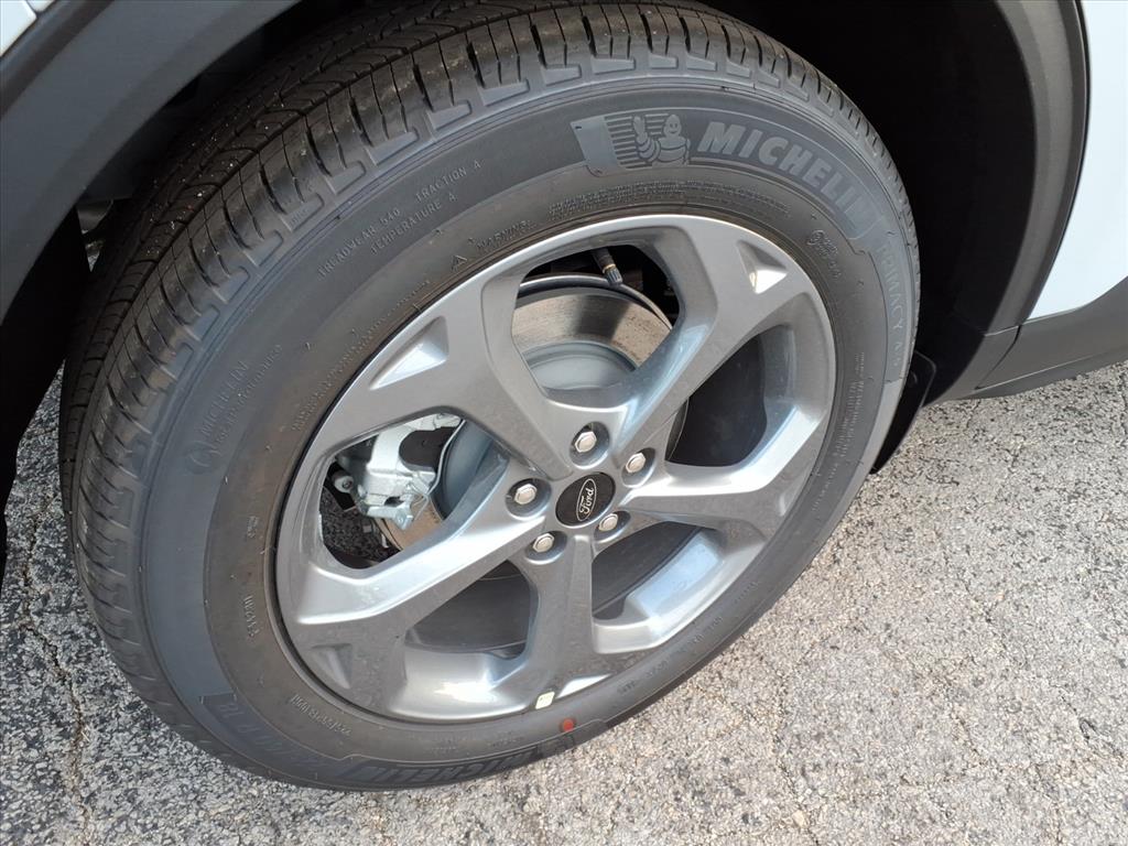 2025 Ford Escape ST-Line photo 4