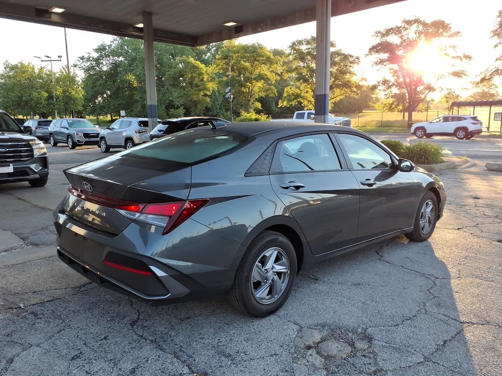 Used 2025 Hyundai Elantra SE Sedan