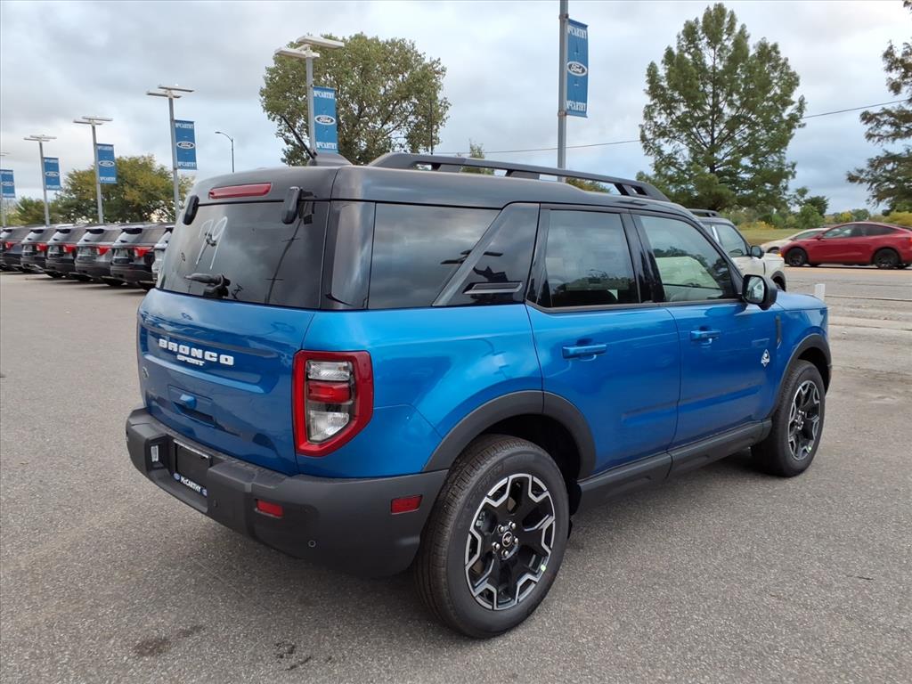 2025 Ford Bronco Sport Outer Banks photo 2
