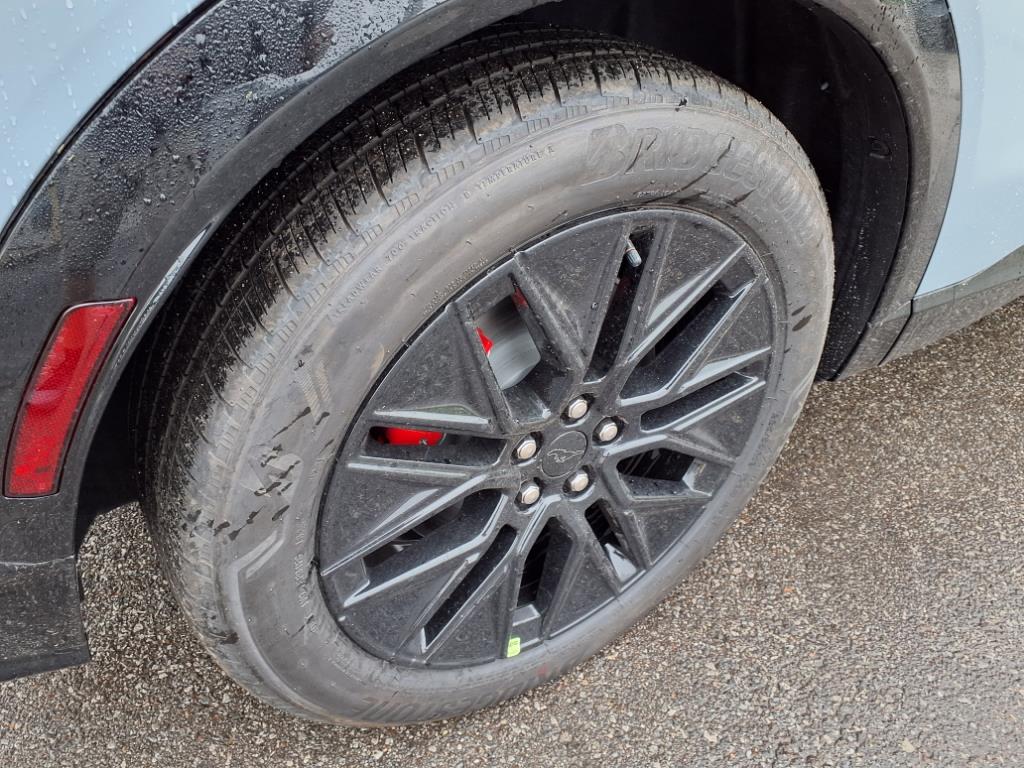 2025 Ford Mustang Mach-E Premium photo 4