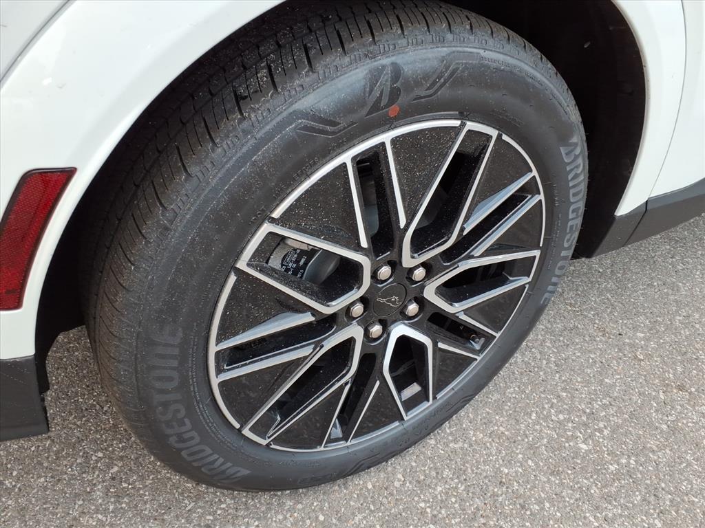 2025 Ford Mustang Mach-E Premium photo 4