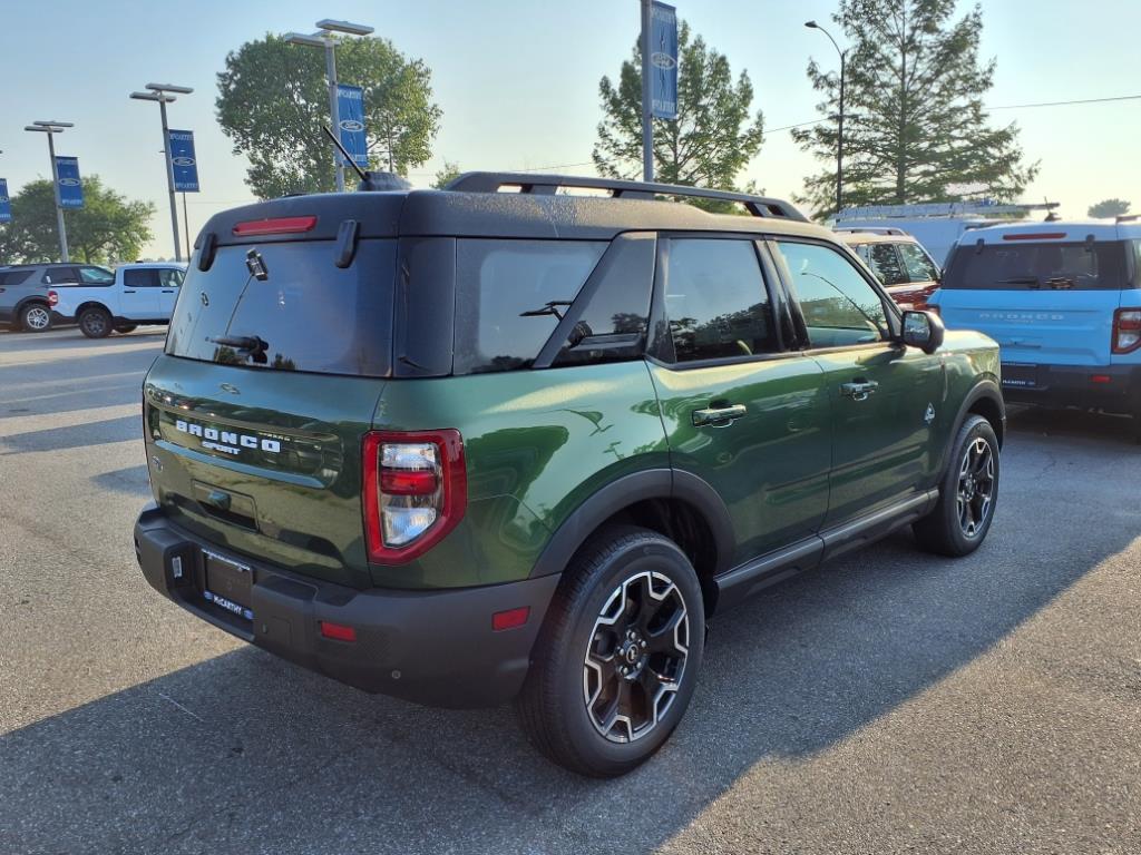 2025 Ford Bronco Sport Outer Banks photo 2