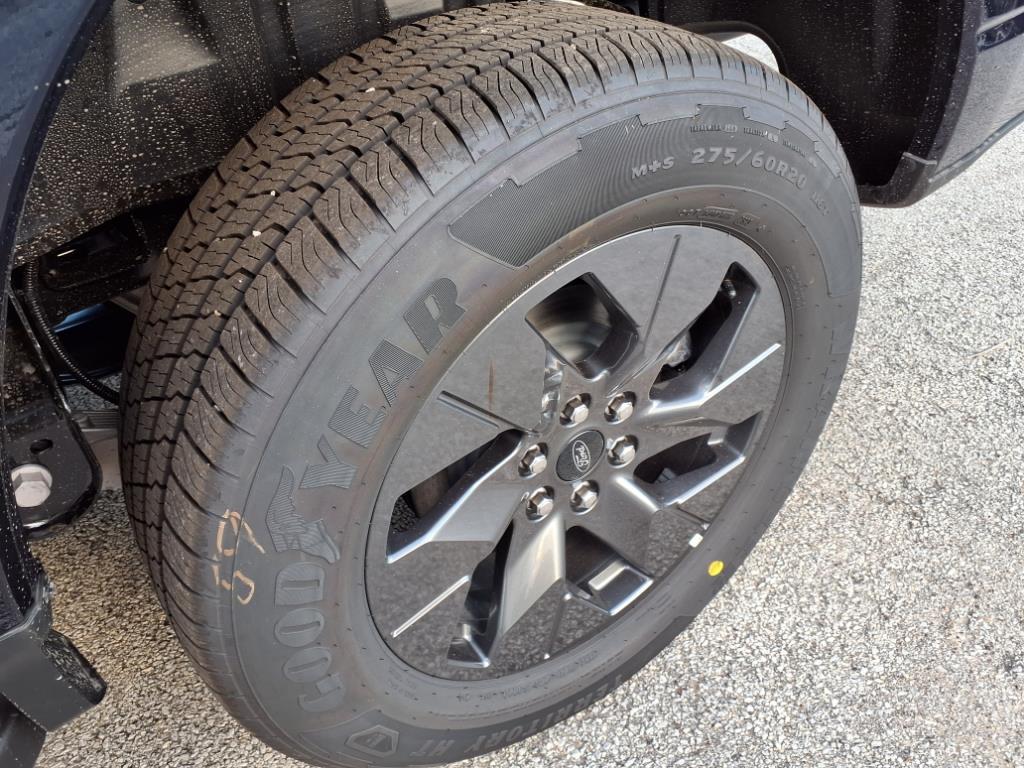 2025 Ford F-150 Lightning photo 4