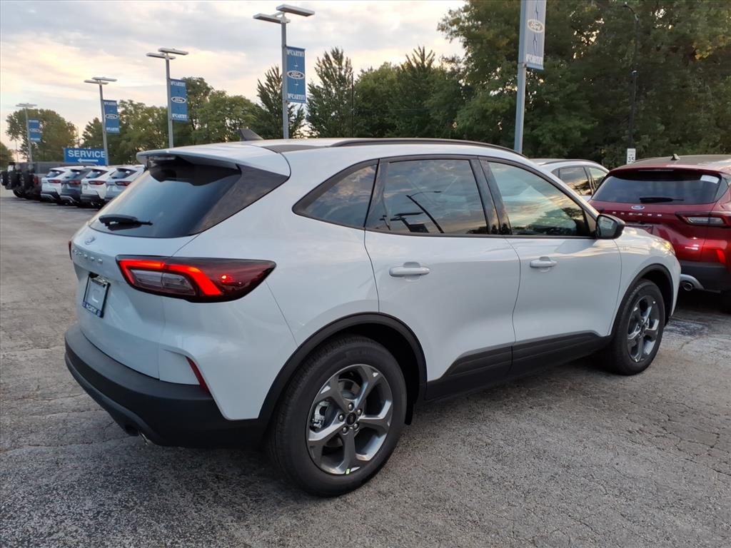 2025 Ford Escape ST-Line photo 3