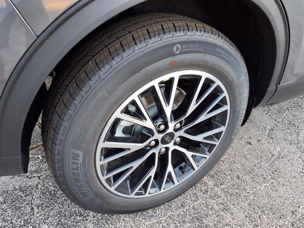 2025 Ford Escape photo 4