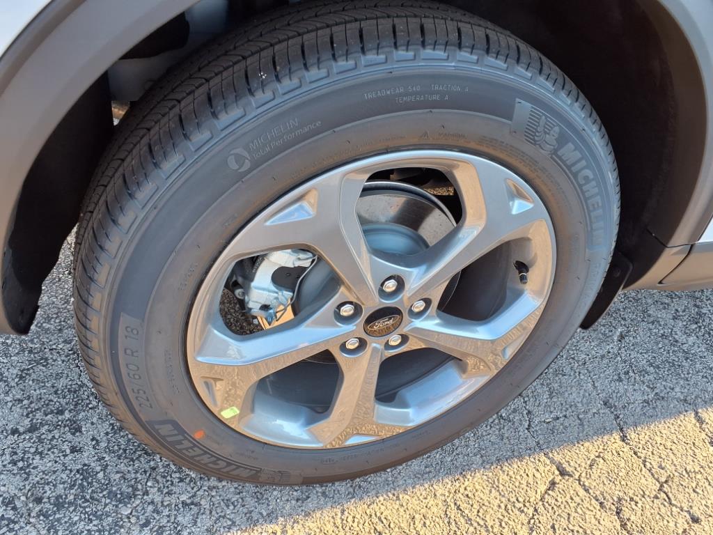 2025 Ford Escape ST-Line photo 4