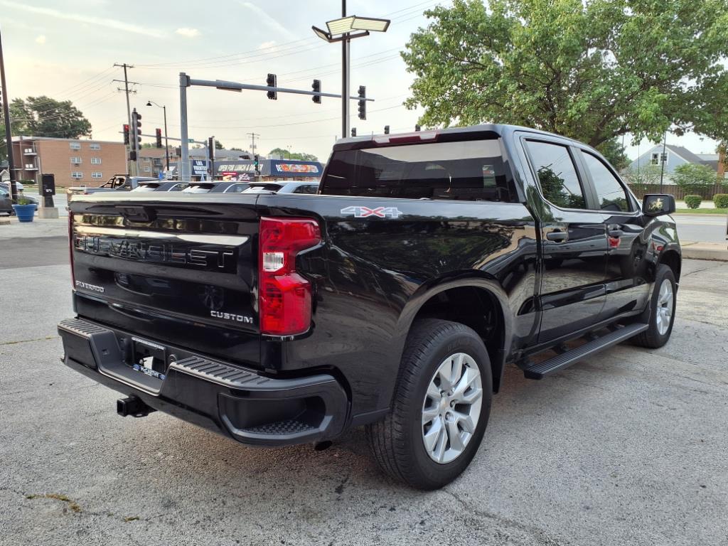 2022 Chevrolet Silverado 1500 Custom photo 3