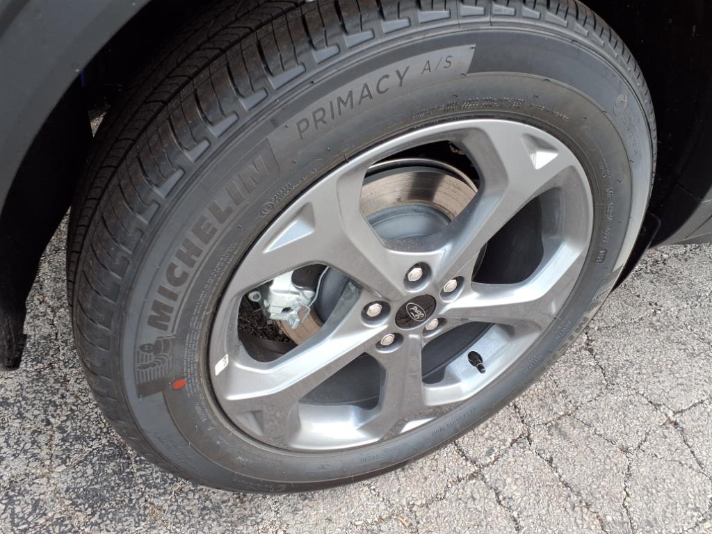 2025 Ford Escape ST-Line photo 4