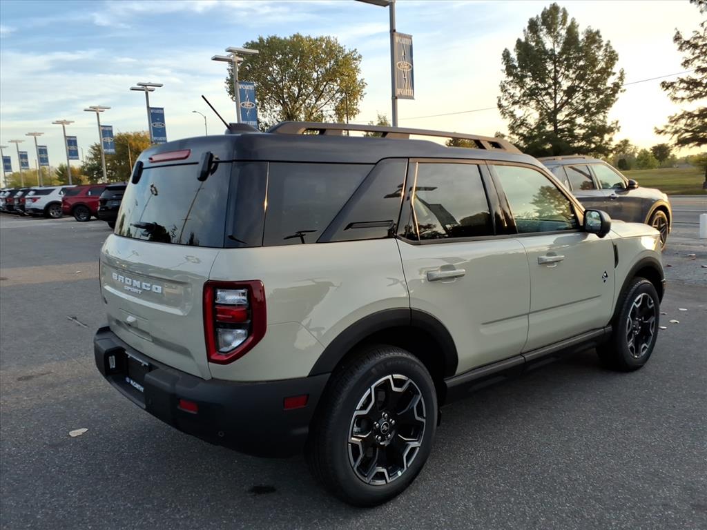 2025 Ford Bronco Sport Outer Banks photo 2