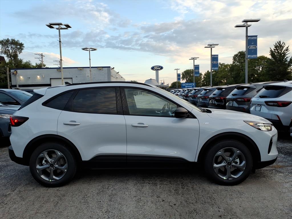 2025 Ford Escape ST-Line photo 2