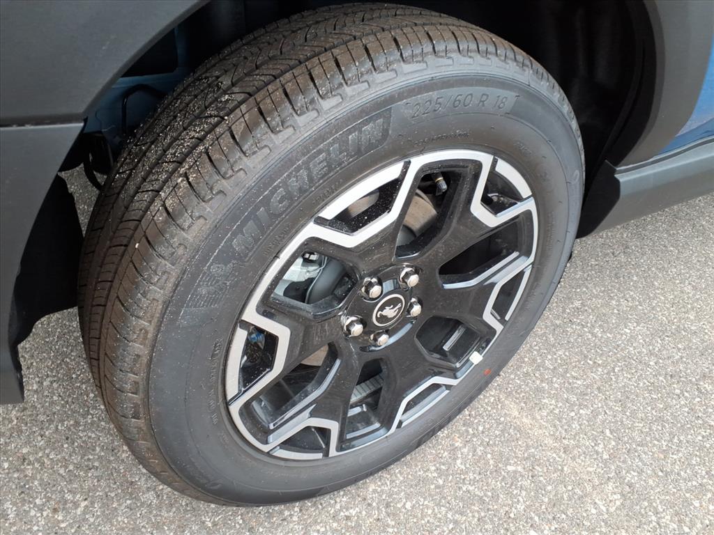 2025 Ford Bronco Sport Outer Banks photo 3