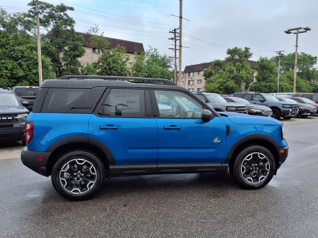 2025 Ford Bronco Sport Outer Banks photo 2
