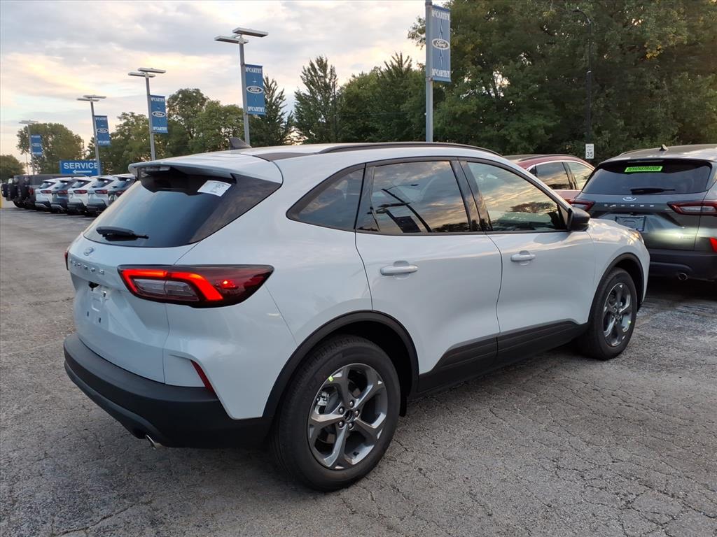 2025 Ford Escape ST-Line photo 2