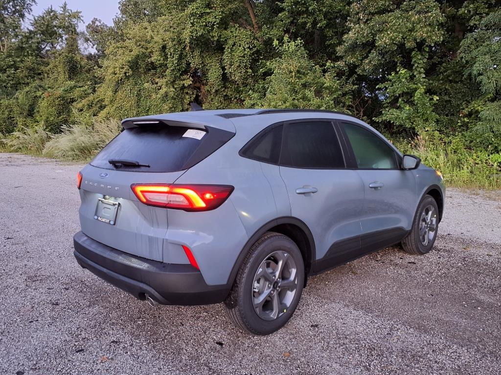 2025 Ford Escape ST-Line photo 3