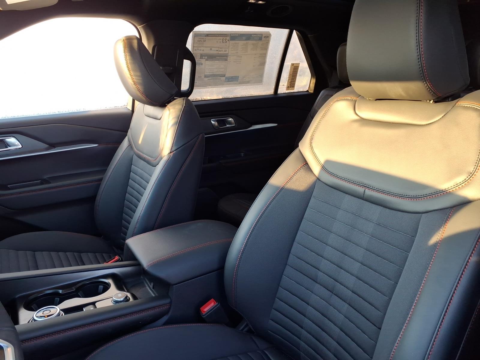 2026 Ford Explorer ST-Line - Photo 6