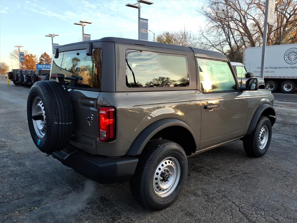 2025 Ford Bronco Base photo 3