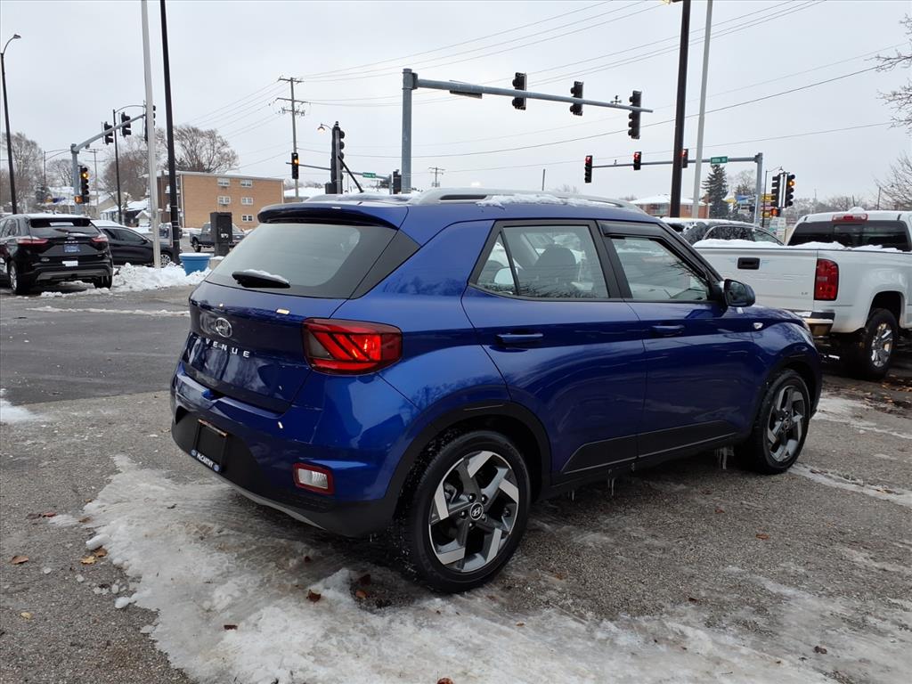 2023 Hyundai Venue SEL Limited photo 2