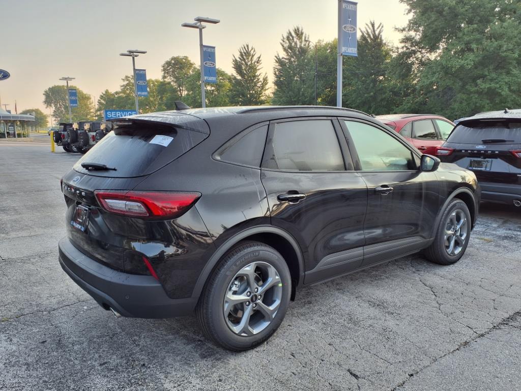 2025 Ford Escape ST-Line photo 2