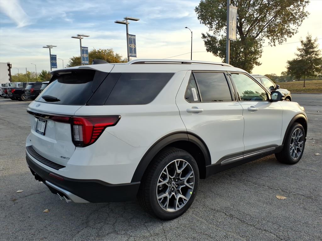 2025 Ford Explorer Platinum photo 3