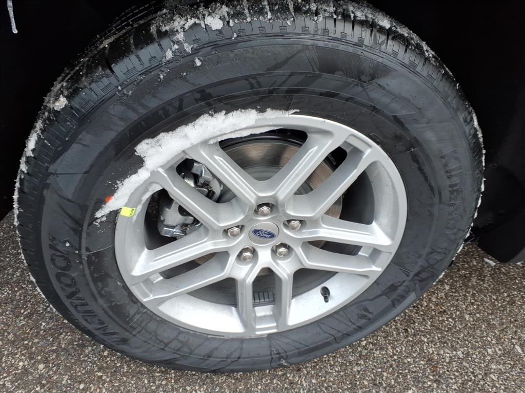 2026 Ford Explorer photo 3