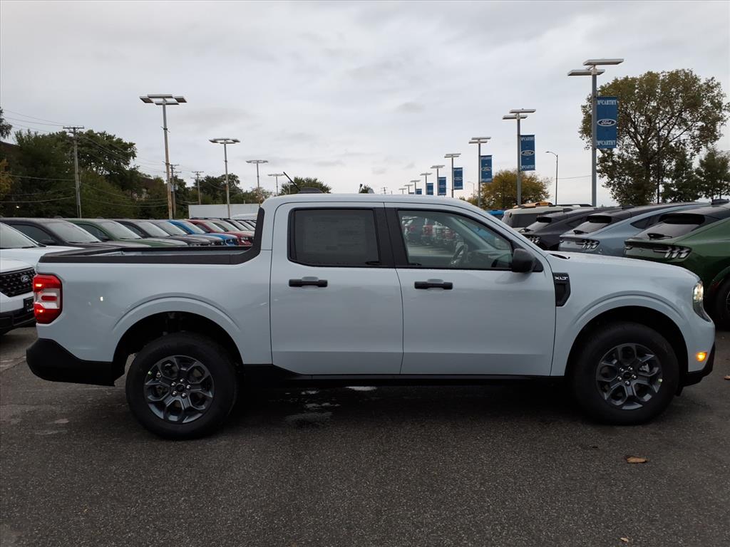 2025 Ford Maverick XLT photo 2