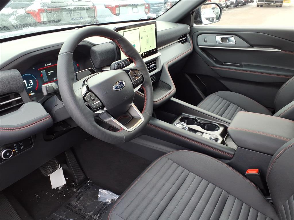 2026 Ford Explorer ST-Line photo 2