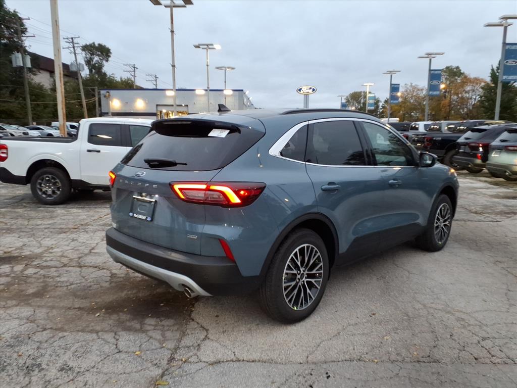 2026 Ford Escape photo 3
