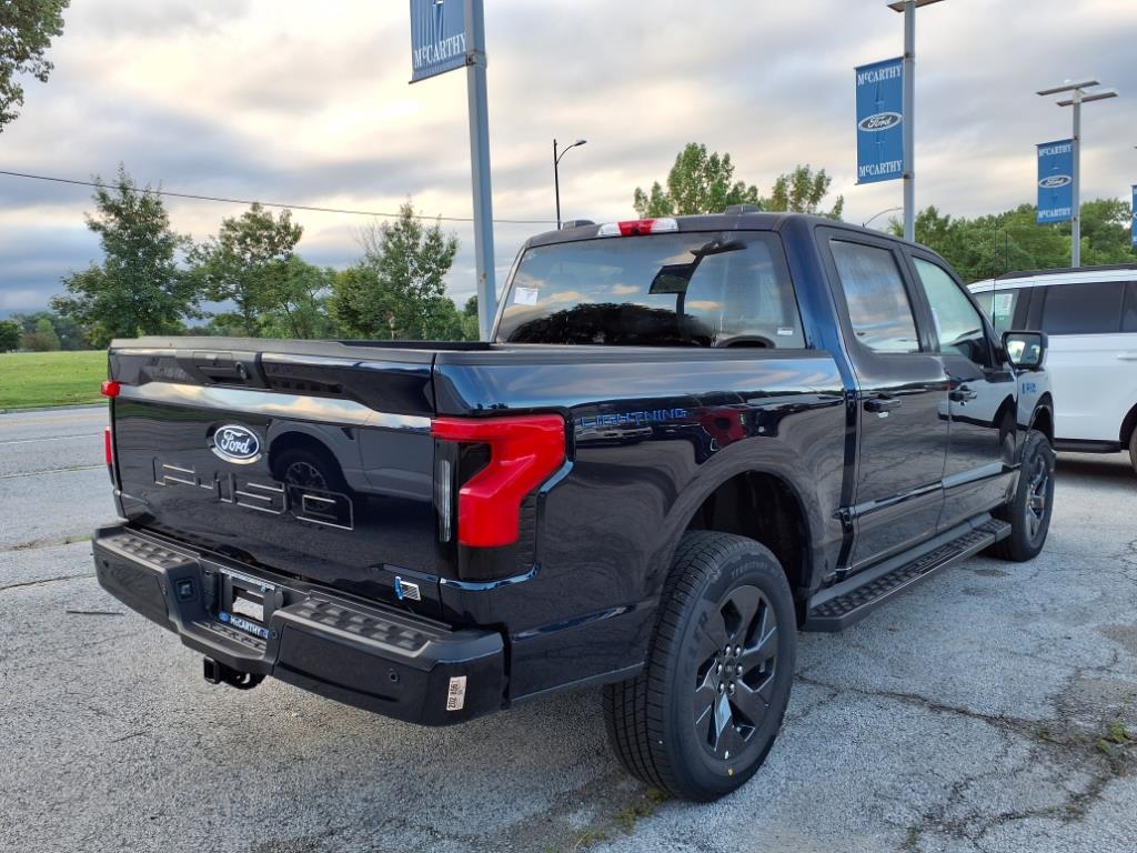 2025 Ford F-150 Lightning photo 3