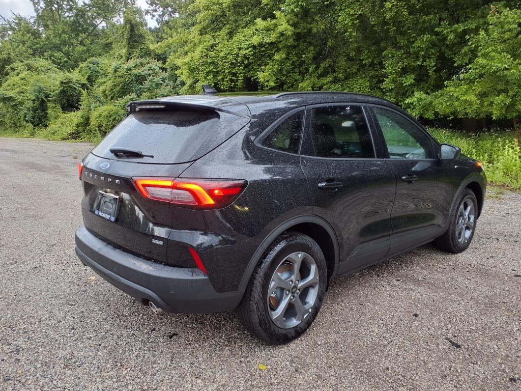 2025 Ford Escape ST-Line photo 3