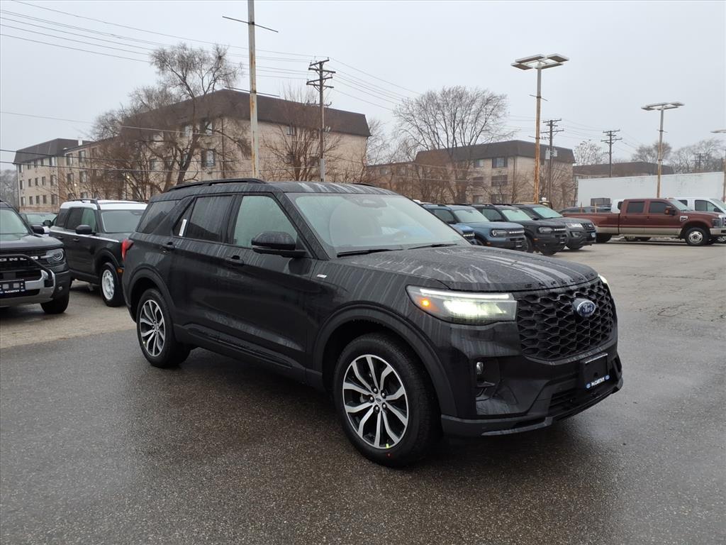 2026 Ford Explorer ST-LINE's photo