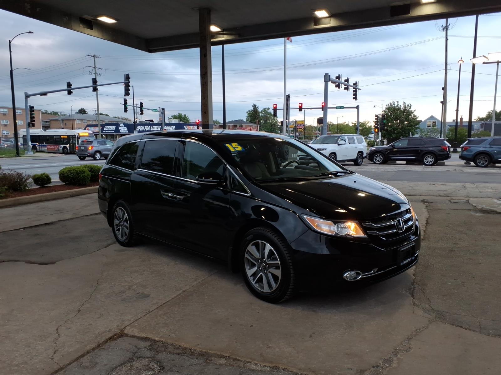 2015 Honda Odyssey Touring's photo