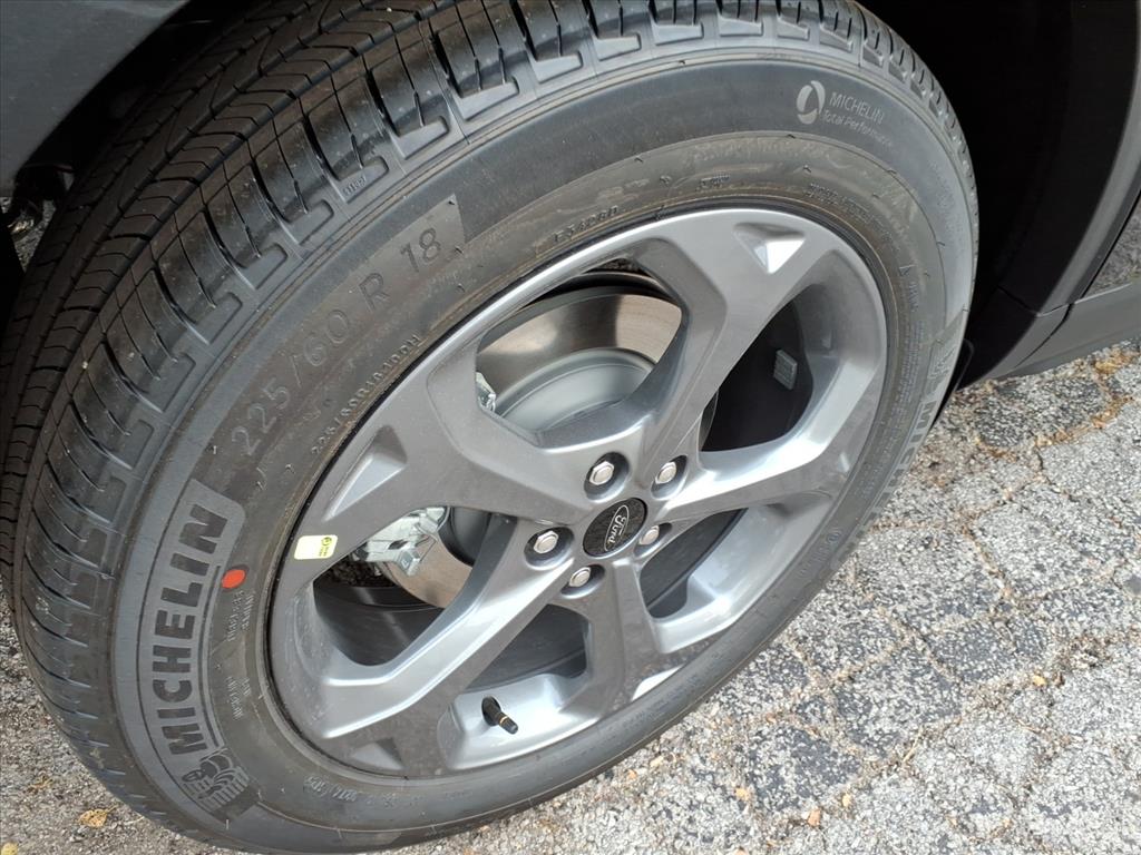 2026 Ford Escape ST-Line photo 2