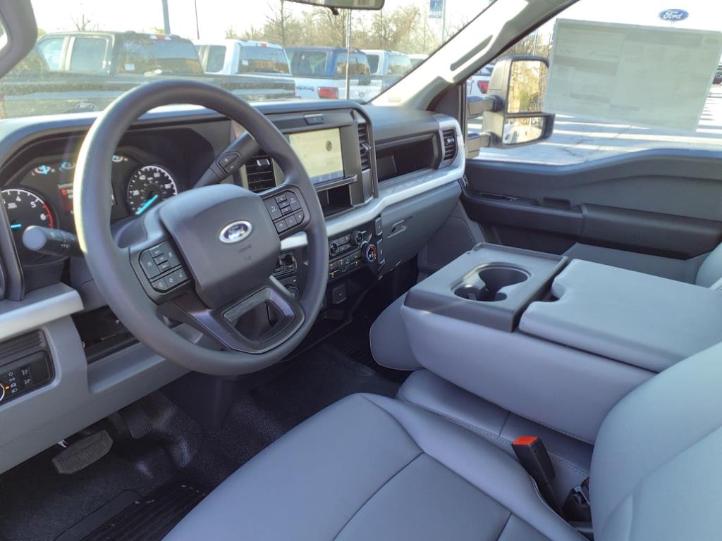 2025 Ford F-250 XL photo 4
