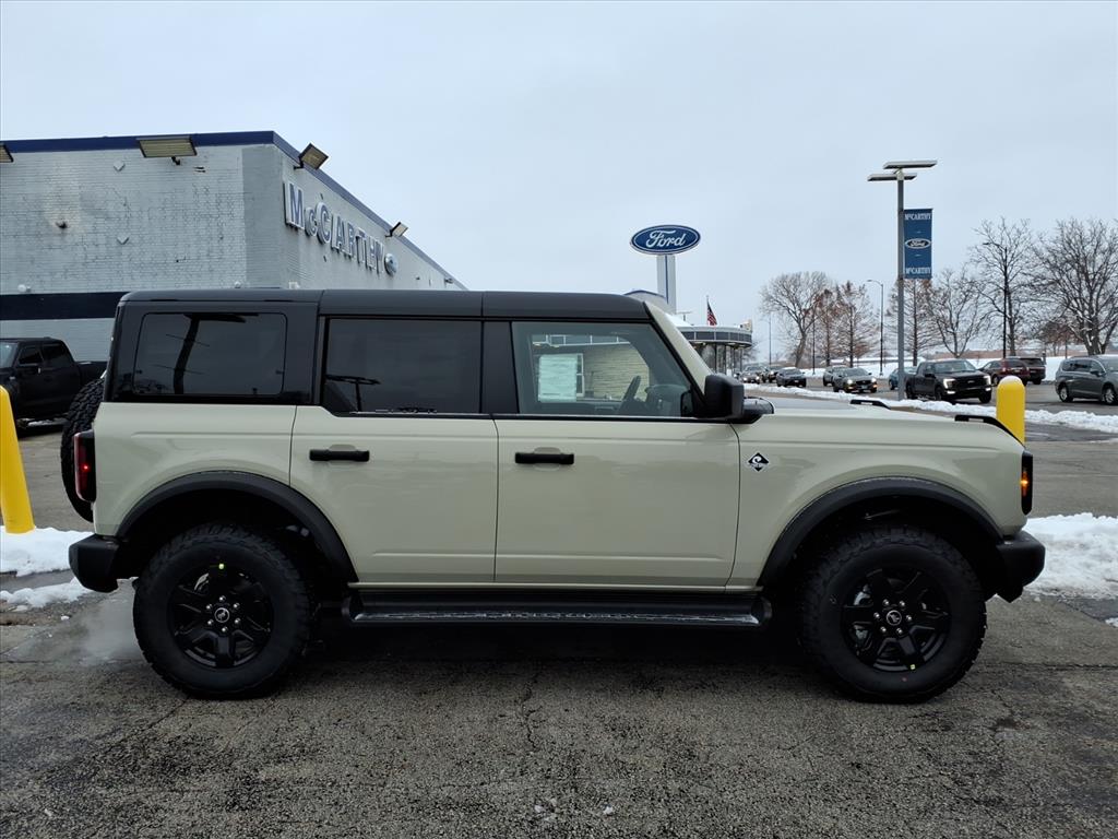 2025 Ford Bronco Outer Banks photo 2