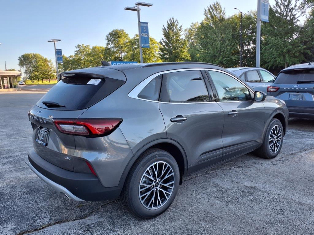 2025 Ford Escape photo 3