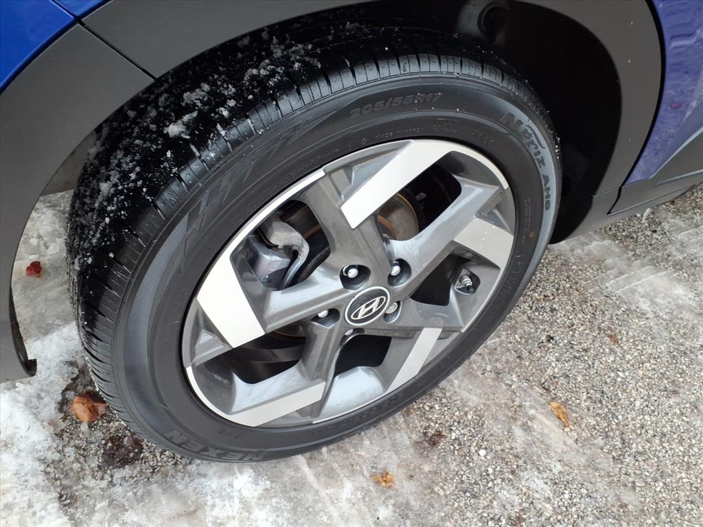 2023 Hyundai Venue SEL Limited photo 3