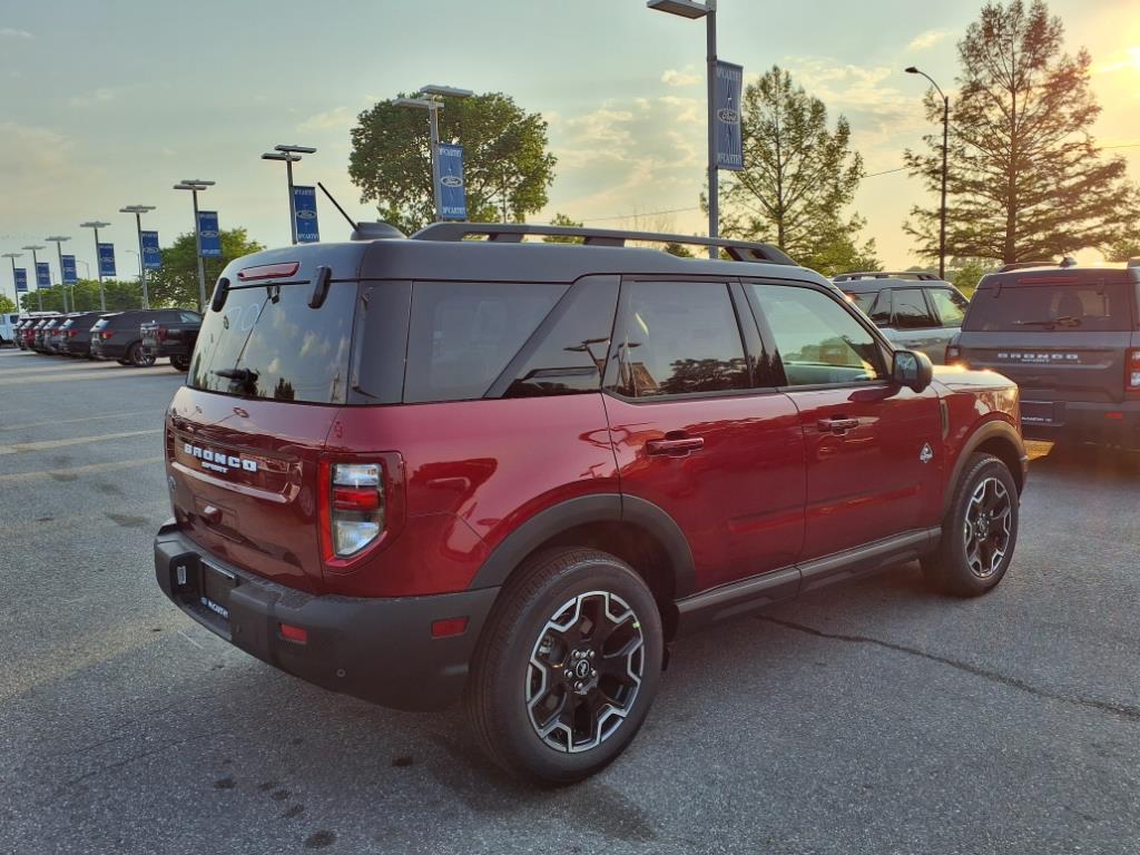 2025 Ford Bronco Sport Outer Banks photo 2