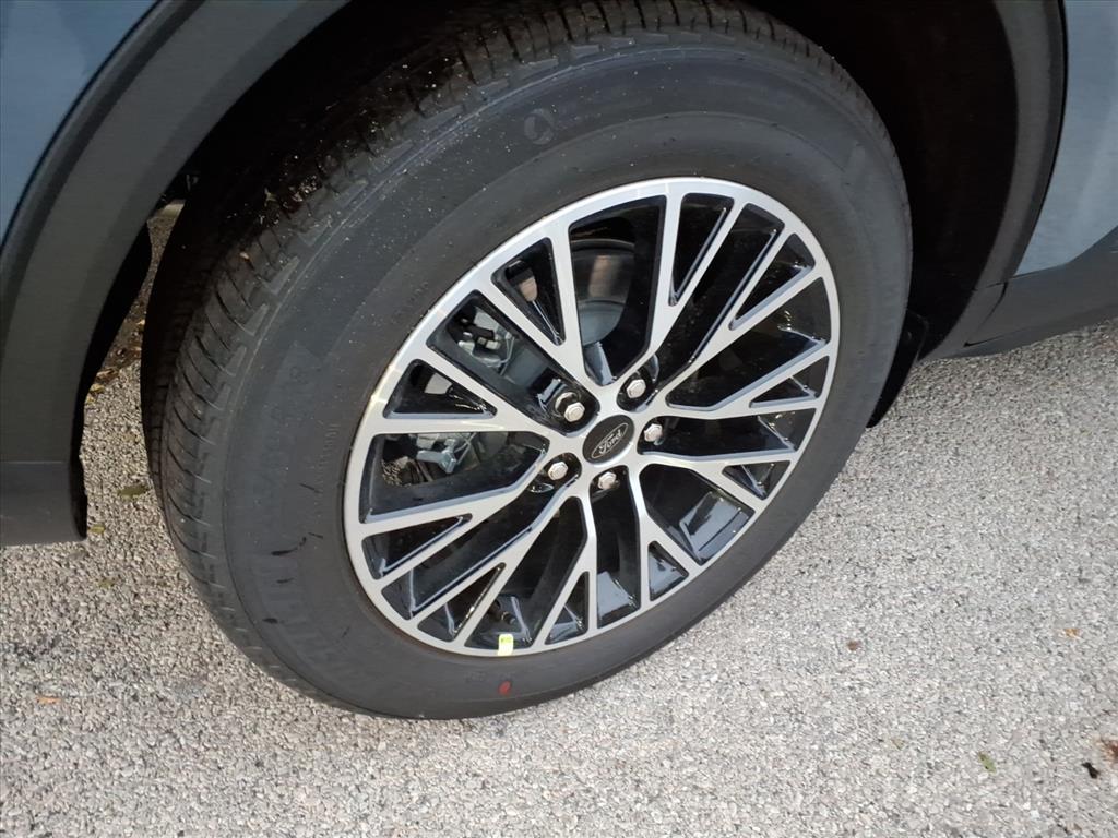 2026 Ford Escape photo 4