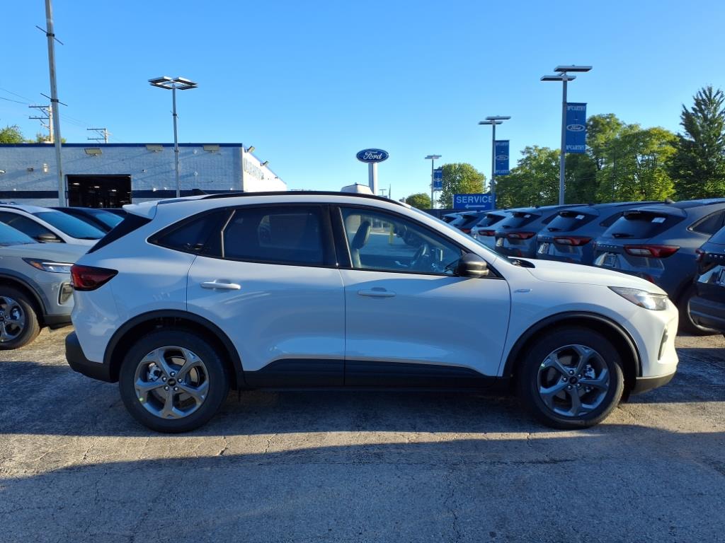 2025 Ford Escape ST-Line photo 2