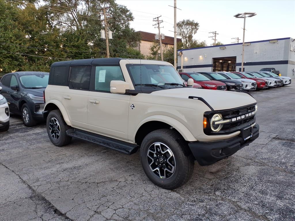 2025 Ford Bronco 4-Door Outer Banks's photo