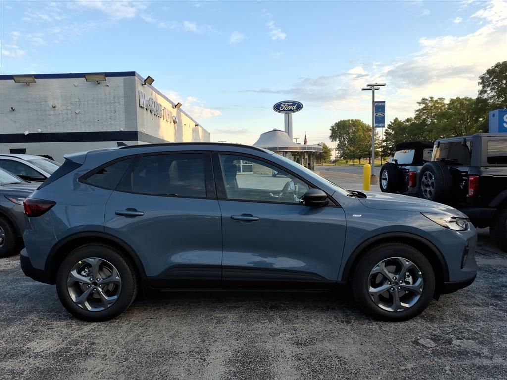 2025 Ford Escape ST-Line photo 2