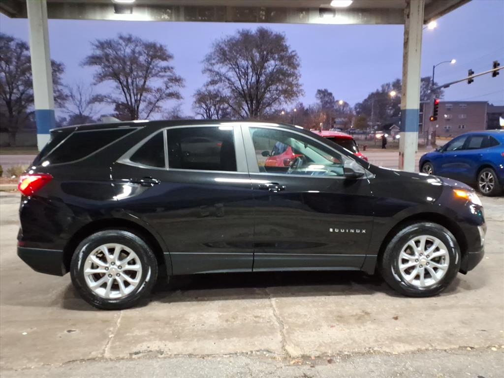 2020 Chevrolet Equinox LS photo 2