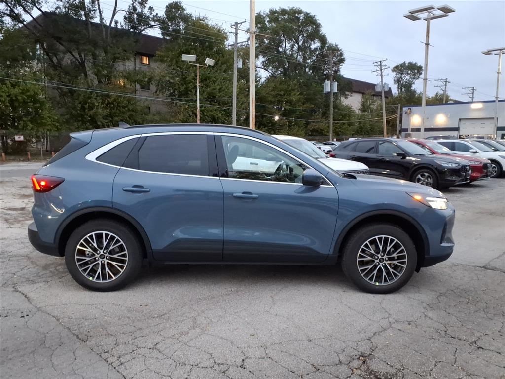 2026 Ford Escape photo 2